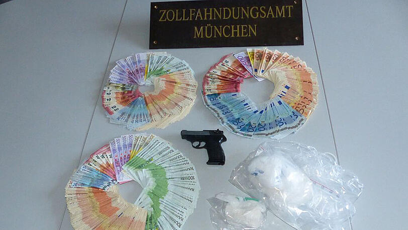 Die Zollfahnder stellten 600 Gramm Kokain und 50.000 Euro Bargeld sicher. Die Zollfahnder stellten 600 Gramm Kokain und 50.000 Euro Bargeld sicher.
