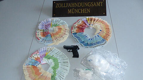 Die Zollfahnder stellten 600 Gramm Kokain und 50.000 Euro Bargeld sicher.