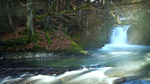 Der Eistobel bei Isny im Allgäu besteht aus rauschenden Wasserfällen und gewaltigen Felswänden.
