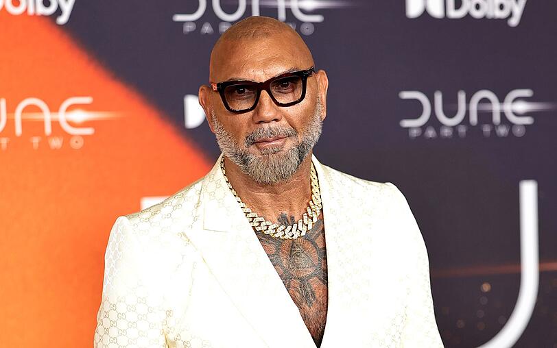 Dave Bautista spielt die Nemesis von Connor MacLeod, den finsteren Kurgan. Dave Bautista spielt die Nemesis von Connor MacLeod, den finsteren Kurgan.