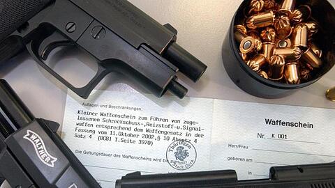 Jemanden den Waffenschein zu entziehen gestaltet sich als schwierig.