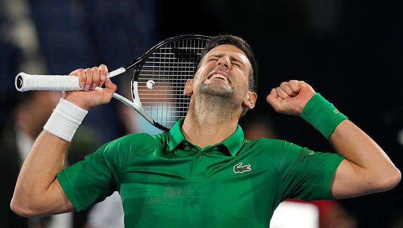 Gewann seine Erstrundenpartie in Dubai gegen den Italiener Lorenzo Musetti souverän: Novak Djokovic.