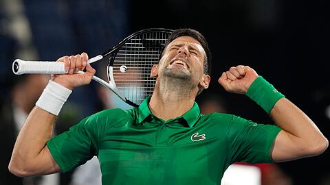 Gewann seine Erstrundenpartie in Dubai gegen den Italiener Lorenzo Musetti souverän: Novak Djokovic.