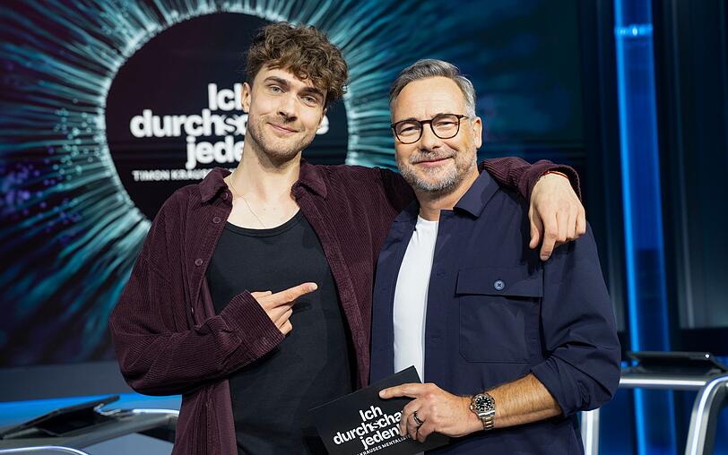 Während Timon Krause (links) mit seinen Promigästen "Gedankenspiele" zelebriert, führt Matthias Opdenhövel als Moderator durch die neue Show. Während Timon Krause (links) mit seinen Promigästen "Gedankenspiele" zelebriert, führt Matthias Opdenhövel als Moderator durch die neue Show.