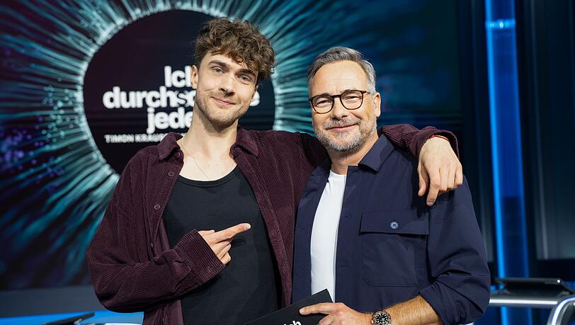 Während Timon Krause (links) mit seinen Promigästen "Gedankenspiele" zelebriert, führt Matthias Opdenhövel als Moderator durch die neue Show. Während Timon Krause (links) mit seinen Promigästen "Gedankenspiele" zelebriert, führt Matthias Opdenhövel als Moderator durch die neue Show.