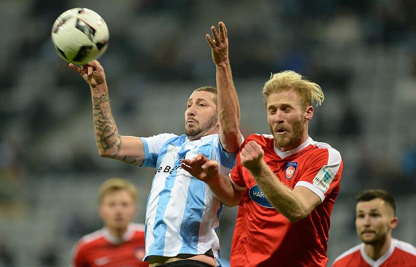 SASCHA MÖLDERS. NOTE 3: Schlug beim Tor eiskalt im Stile eines Goalgetters zu. Unermüdlich, ging weite Wege, verpasste nach 66 Minuten aber die vermeintliche Entscheidung.