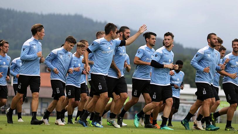 Die Löwen 2018 bei ihrer ersten Einheit im Trainingslager in Bodenmais.