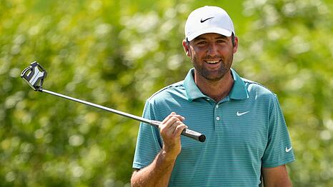 Scottie Scheffler hat bei der PGA Championship nach der dritten Runde die Führung übernommen.