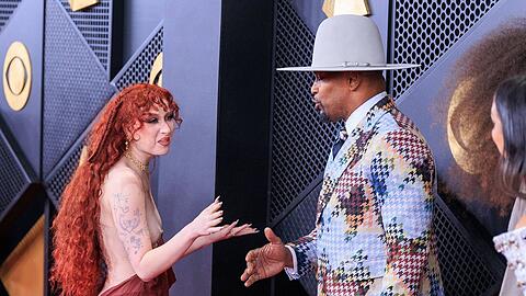 Jamie Foxx und Chappell Roan plauderten bei den Grammys miteinander - zur Freude der Zuschauer.