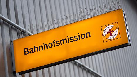 Der Mann griff die Beamten in der Bahnhofsmission in M&uuml;nchen an. (Archivbild)