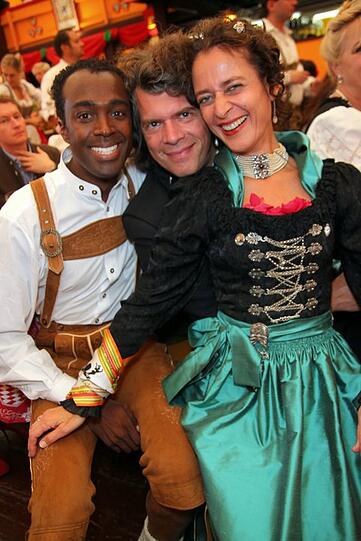 Die letzten Jahre war bei "Tracht & Pracht" einiges geboten. 2011 ließen sich auch Prominente wie Alina Baumann, Tim Lobinger, Michael Guillaume,Peyman Amin, Liliana Matthäu und Alisar Ailabouni im Hippodrom blicken. Klicken Sie durch die Bilder!