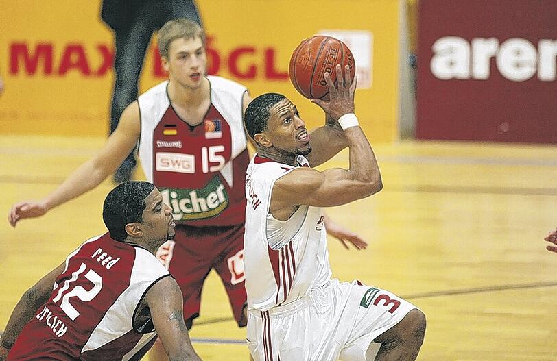 Mit bislang 16,7 Punkten pro Spiel der Topscorer der Bayern-Basketballer in der Zweiten Liga Pro A: Kelvin Parker (r.), der vor der Saison aus Rhöndorf geholt wurde.Foto: sampics/Augenklick
