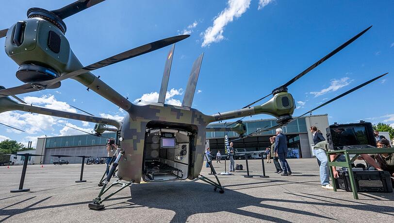 Die unbemannte "Grille" soll Verletzte aus Kampfgebieten abtransportieren können. Die Bundeswehr geht dafür in den Testbetrieb. (Archivbild) Die unbemannte "Grille" soll Verletzte aus Kampfgebieten abtransportieren können. Die Bundeswehr geht dafür in den Testbetrieb. (Archivbild)