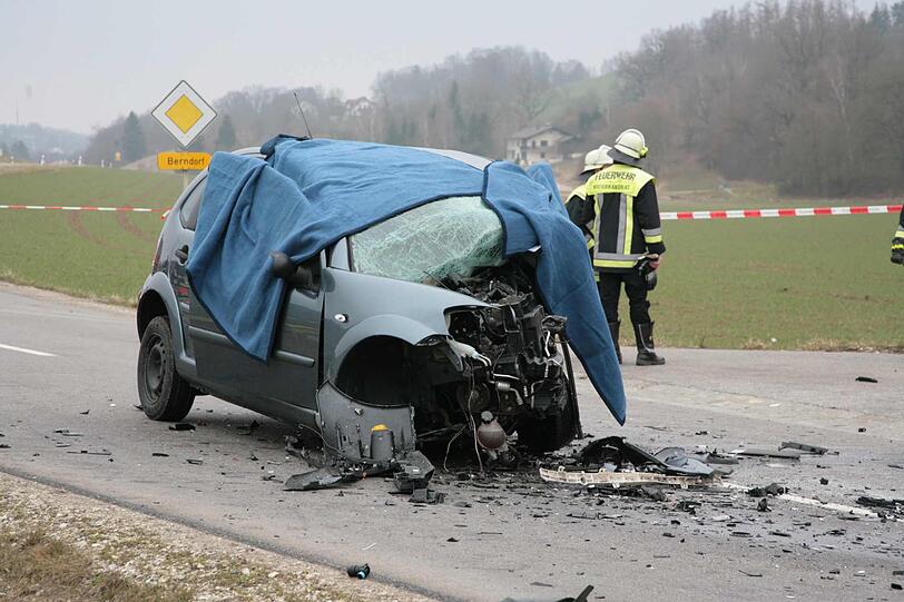 Der Horror-Crash von Berndorf. Die Bilder vom Unfallort.