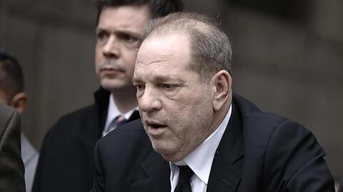 Harvey Weinstein am Montag auf dem Weg ins Gerichtsgebäude in New York.