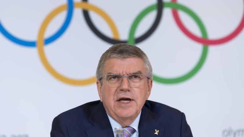 Thomas Bach will die Entscheidung über einen Start russischer Athleten in Tokio 2020 der WADA und dem CAS überlassen. Thomas Bach will die Entscheidung über einen Start russischer Athleten in Tokio 2020 der WADA und dem CAS überlassen.