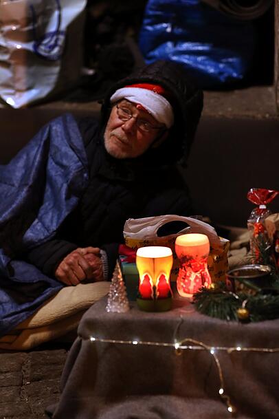 Niko (68) mag es weihnachtlich. Niko (68) mag es weihnachtlich.