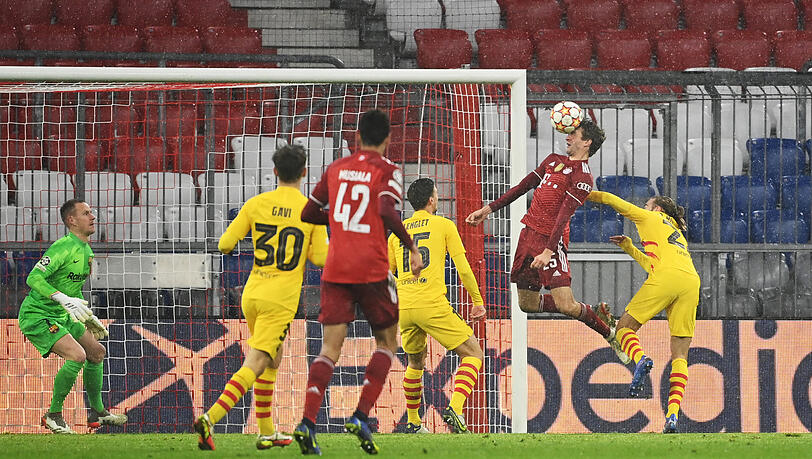 Augen zu und durch! Thomas Müller bei seinem Treffer gegen Barcelona. Augen zu und durch! Thomas Müller bei seinem Treffer gegen Barcelona.