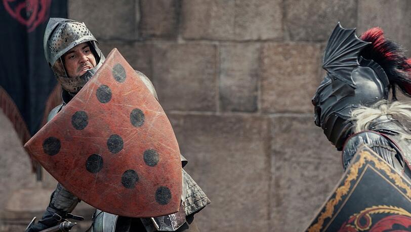 Daemon Targaryen und Ser Kriston Kraut duellieren sich in "House of the Dragon".