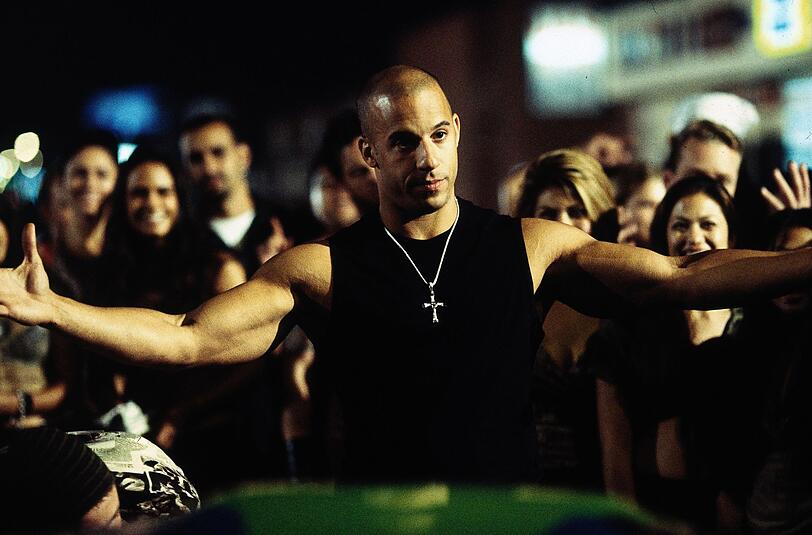 Dominic Toretto (Vin Diesel), ehemaliger Knastbruder, ist der König der Street Racer-Szene. Dominic Toretto (Vin Diesel), ehemaliger Knastbruder, ist der König der Street Racer-Szene.