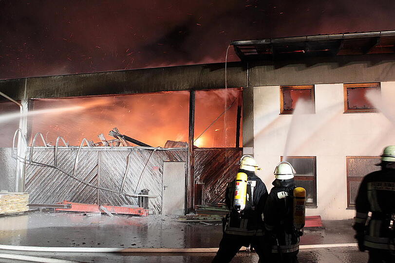 Die Flammen-Hölle im Sägewerk - weiter Bilder zum Durchklicken