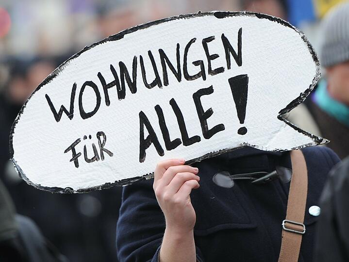 Wohnungen für alle&ldquo; &ndash; in München ein Traum: Immer weniger Menschen können sich die steigenden Mieten leisten.