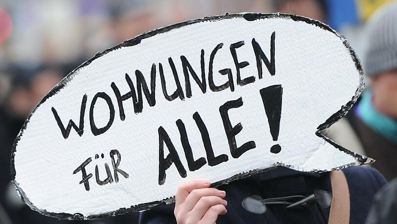 Wohnungen für alle“ – in München ein Traum: Immer weniger Menschen können sich die steigenden Mieten leisten. Wohnungen für alle“ – in München ein Traum: Immer weniger Menschen können sich die steigenden Mieten leisten.