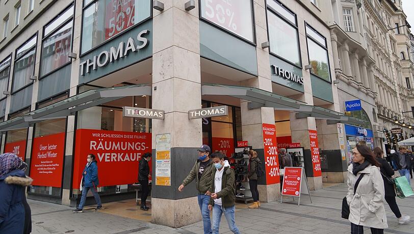 Im Schuhgeschäft Thomas, das zu Tretter gehört, ist Räumungsverkauf. Im Schuhgeschäft Thomas, das zu Tretter gehört, ist Räumungsverkauf.