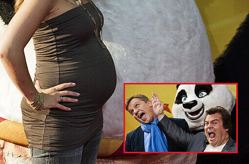 Susan Sideropoulos ist schwanger wie Panda: Auf dem roten Teppich in Berlin präsentiert die Schauspielerin ihren Baby-Bauch. Hape Kerkeling und Jack Black liefern sich einen Kampf für die Fotografen. Die Bilder von der Filpremiere für den Animationsfilm "Kung Fu Panda 2".
