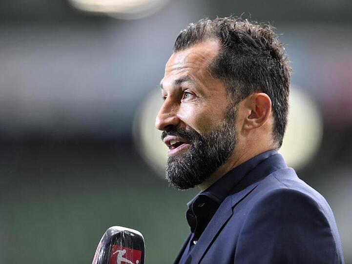 Hasan Salihamidzic, Sportdirektor von Bayern München, spricht. Foto: Martin Meissner/AP-Pool/dpa/Archivbild