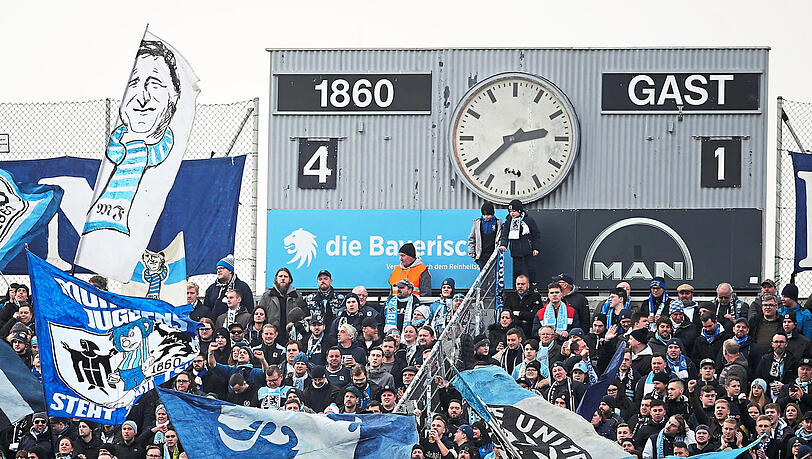 "Bloß nicht bremsen!" Alexander Held und seine Film-Crew sind von der Eigeninitiative der Löwen-Fans begeistert. Fotos: sampics/AK, ZDF