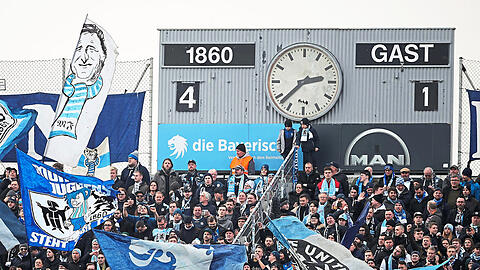 "Bloß nicht bremsen!" Alexander Held und seine Film-Crew sind von der Eigeninitiative der Löwen-Fans begeistert. Fotos: sampics/AK, ZDF