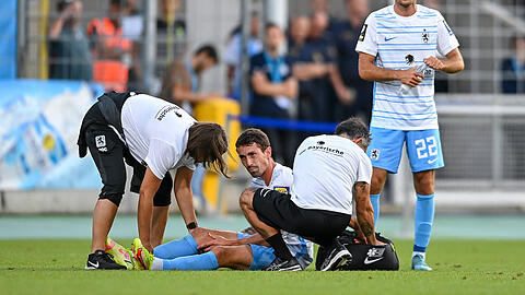 Phillipp Steinhart verletzt sich gegen Meppen am Knie.