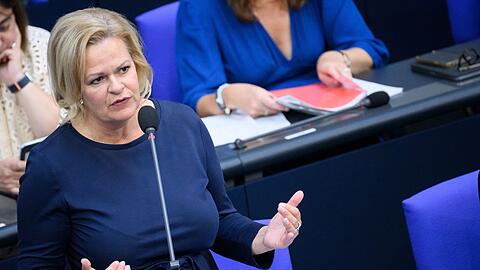 Bundesinnenministerin Nancy Faeser (SPD) treibe die Verhandlungen zum Gemeinsamen Europäischen Asylsystem weiter voran, heißt es aus Regierungskreisen.