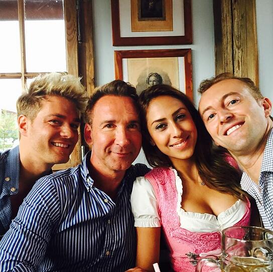 Mario-Max Prinz zu Schaumburg-Lippe und Ex-Dschungel-Kandidat Jochen Bendel ( 2. von links).