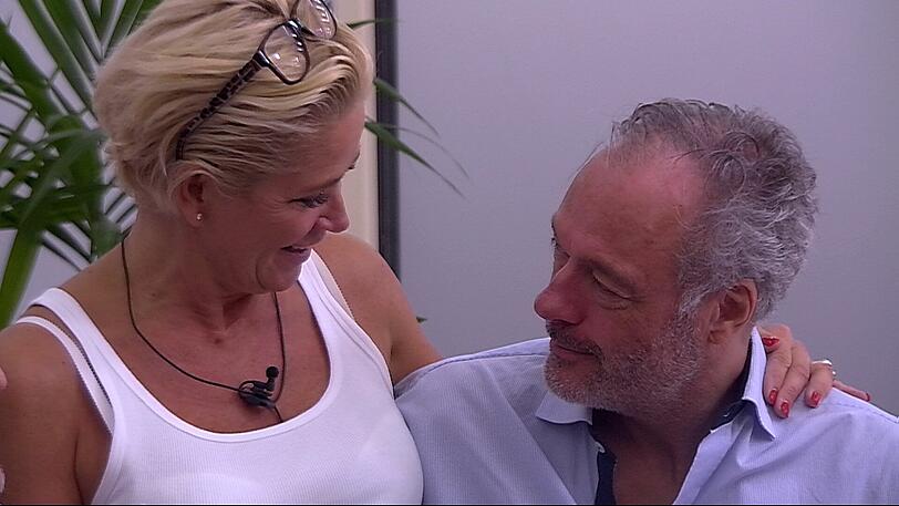 So kommen sich Claudia Effenberg und Ronald Schill näher. Die Bilder.