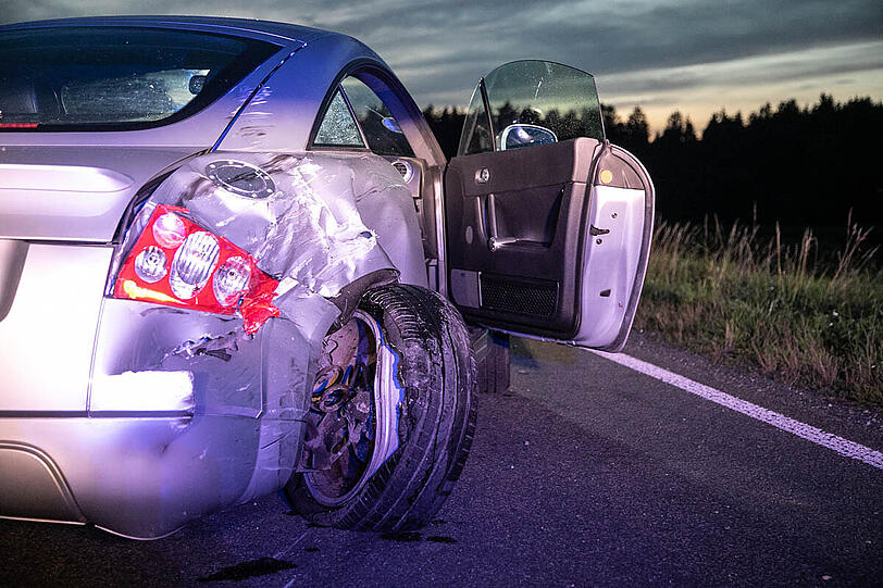 Der Motorradfahrer prallte mit hoher Wucht in einen abbiegenden Audi und zog sich dabei tödliche Verletzungen zu.