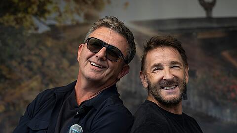 Die Schauspieler Hans Sigl (l) und Mark Keller begeisterten das Publikum mit Humor und Selbstironie.