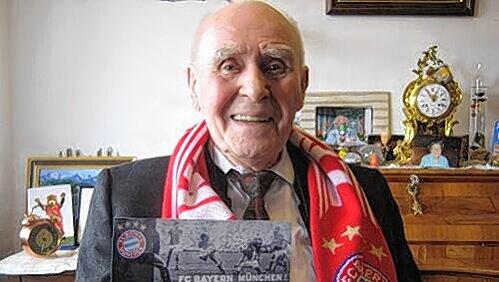 Mit 94 Jahren noch rüstig und wie eh und je glühender Bayern-Fan: Ehrenmitglied Otto Schwab Mit 94 Jahren noch rüstig und wie eh und je glühender Bayern-Fan: Ehrenmitglied Otto Schwab