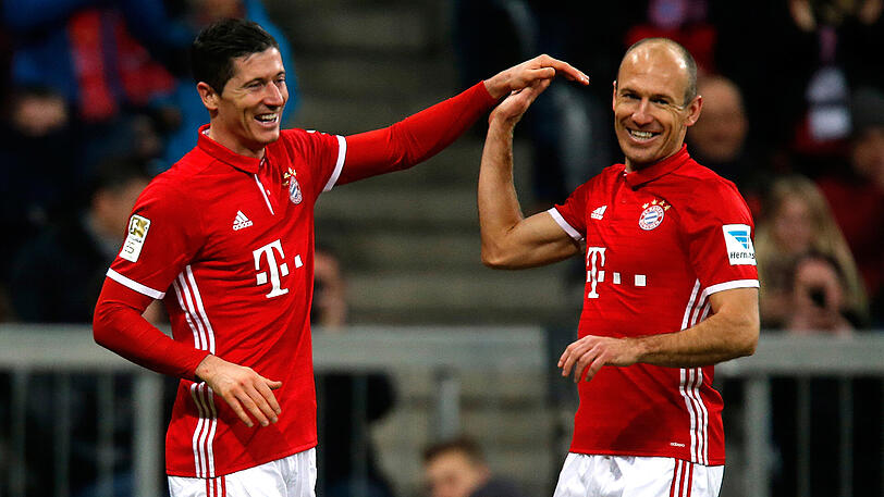 Wollen am Freitag in Freiburg nach Möglichkeit gemeinsam jubeln: Die Bayern-Stars Robert Lewandowski (links) und Arjen Robben.