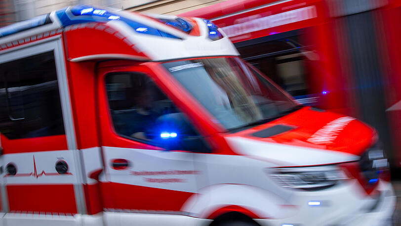 Bei der Vollbremsung eines Linienbusses in München werden sieben Passagiere verletzt. Einige kommen ins Krankenhaus. (Symbolbild) Bei der Vollbremsung eines Linienbusses in München werden sieben Passagiere verletzt. Einige kommen ins Krankenhaus. (Symbolbild)