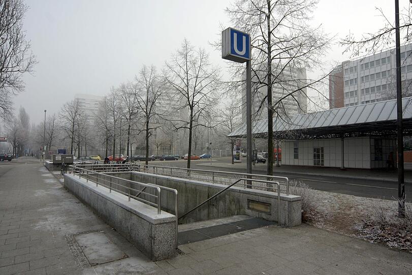 Wenn es kalt ist, ist es an der U-Bahn-Station Arabellapark oft rutschig, berichten Fahrgäste.