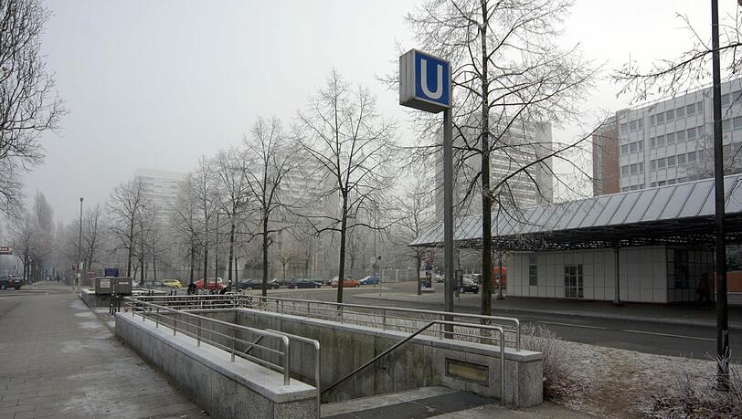 Wenn es kalt ist, ist es an der U-Bahn-Station Arabellapark oft rutschig, berichten Fahrgäste.