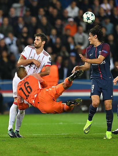 JAVI MARTÍNEZ NOTE 3 - Gegen PSG-Stoßstürmer Cavani mit einer Herkulesaufgabe. Kämpfte bravourös. Warf sich in der Abwehr in jeden Ball und Zweikampf, hatte in der Offensive gute Kopfbälle zu bieten. Pech beim 0:3. Bester Bayer!