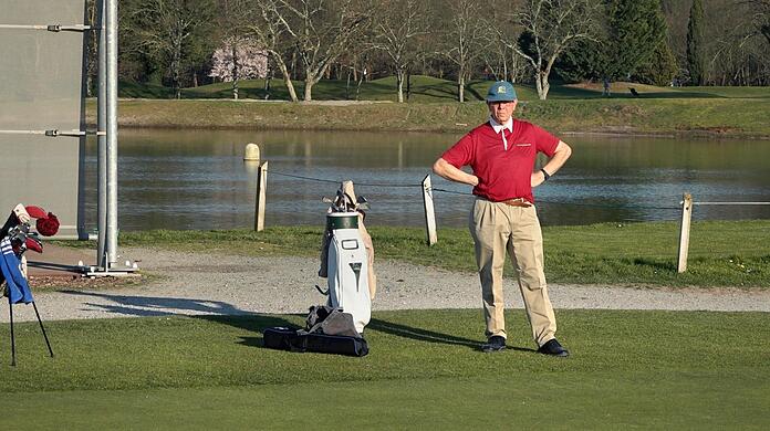 Posen beim Ausprobieren von Golf, was aber nix ist für Monsieur Horovitz.