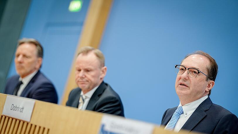 Vorsitzender der Innenministerkonferenz von Bund und Ländern ist aktuell Hamburgs Innensenator, Andy Grote (M). (Archivbild) Vorsitzender der Innenministerkonferenz von Bund und Ländern ist aktuell Hamburgs Innensenator, Andy Grote (M). (Archivbild)