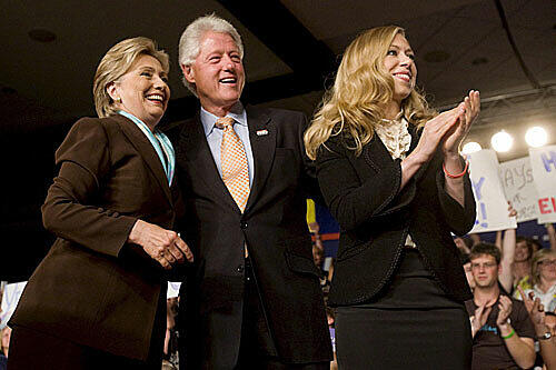 Die Clinton-Familie (v.l.): Hillary, Bill und Tochter Chelsea.