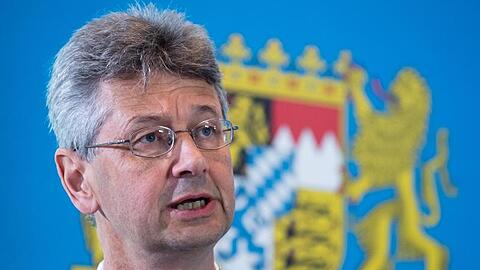 Michael Piazolo (Freie Wähler) gibt ein Statement ab. Foto: Sven Hoppe/dpa/Archivbild