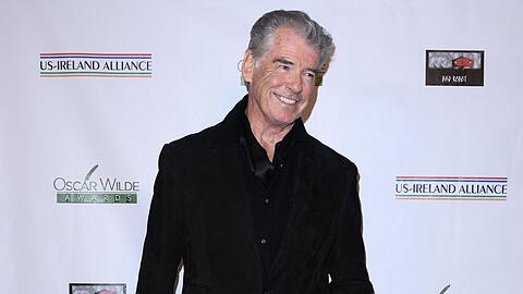Pierce Brosnan hat wieder Grund zum Lachen. Er hat wohl seinem skandalträchtigen Adoptivsohn Christopher verziehen.