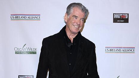 Pierce Brosnan hat wieder Grund zum Lachen. Er hat wohl seinem skandalträchtigen Adoptivsohn Christopher verziehen.